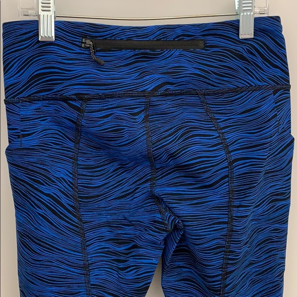 Lululemon crop athletic leggings - Picture 3 of 5